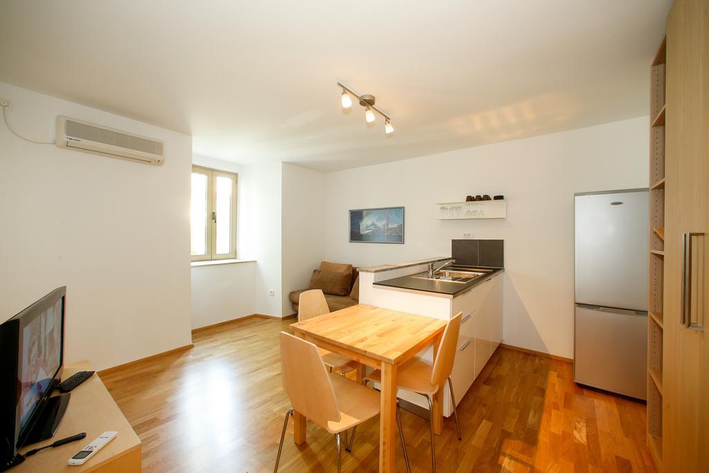 Apartments Harbour Senj  Ruang foto